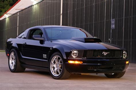 2005 ford mustang gt black wing